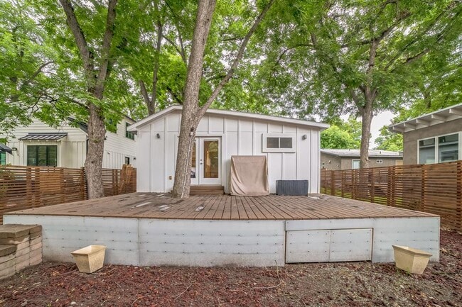 Building Photo - 64 Comal St