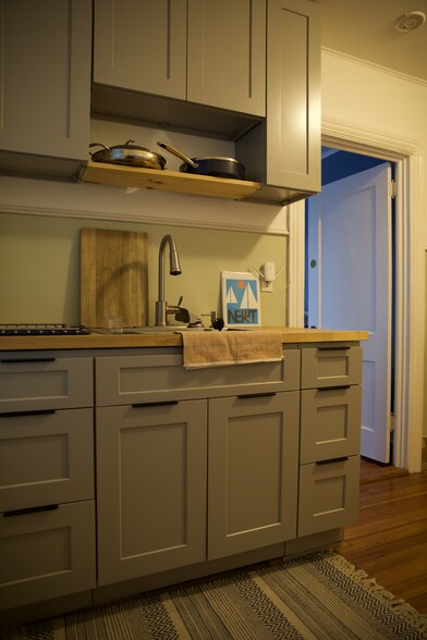 Building Photo - 4 Newport Ave