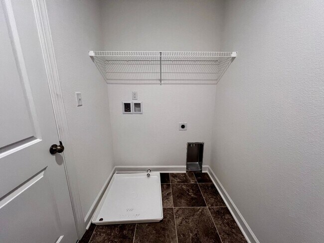Building Photo - 2542 Fieldsway Dr