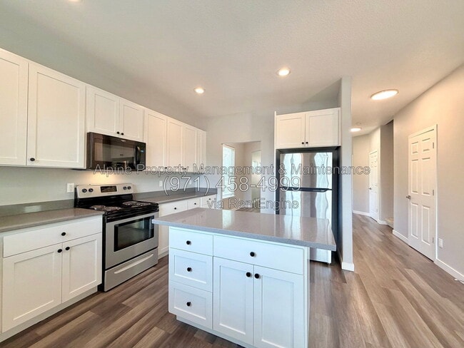 Building Photo - 5847 SW Coventry Pl