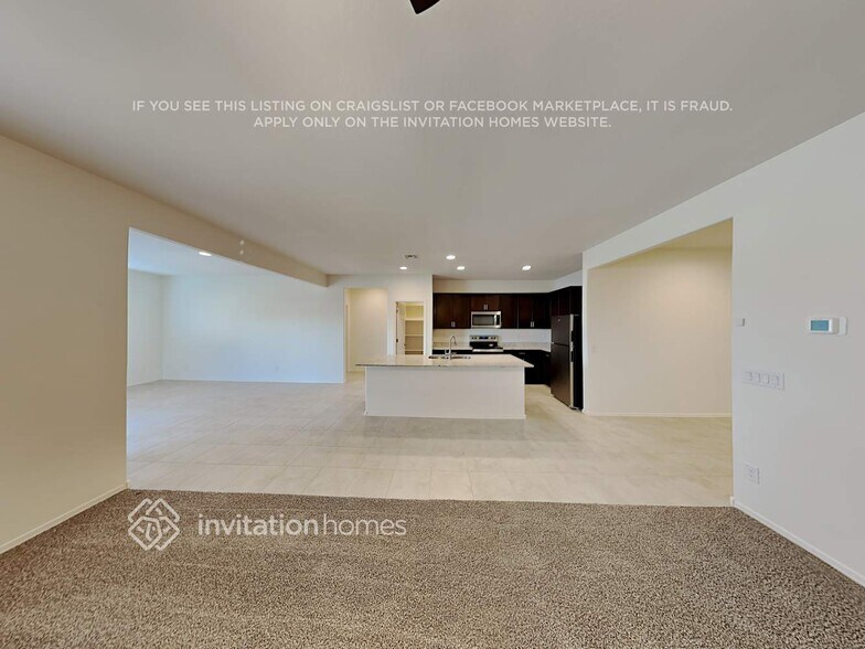 Building Photo - 18099 N Lakeside Ct
