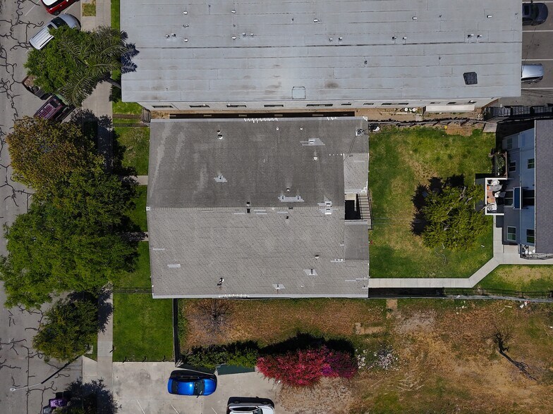 Building Photo - 1530 Henderson Ave