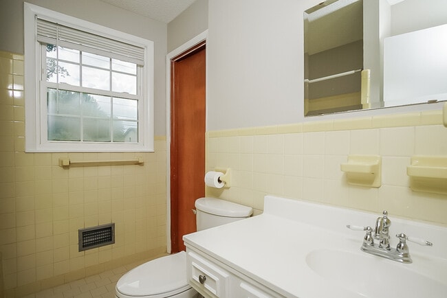 Building Photo - 7704 Logan Dr SW