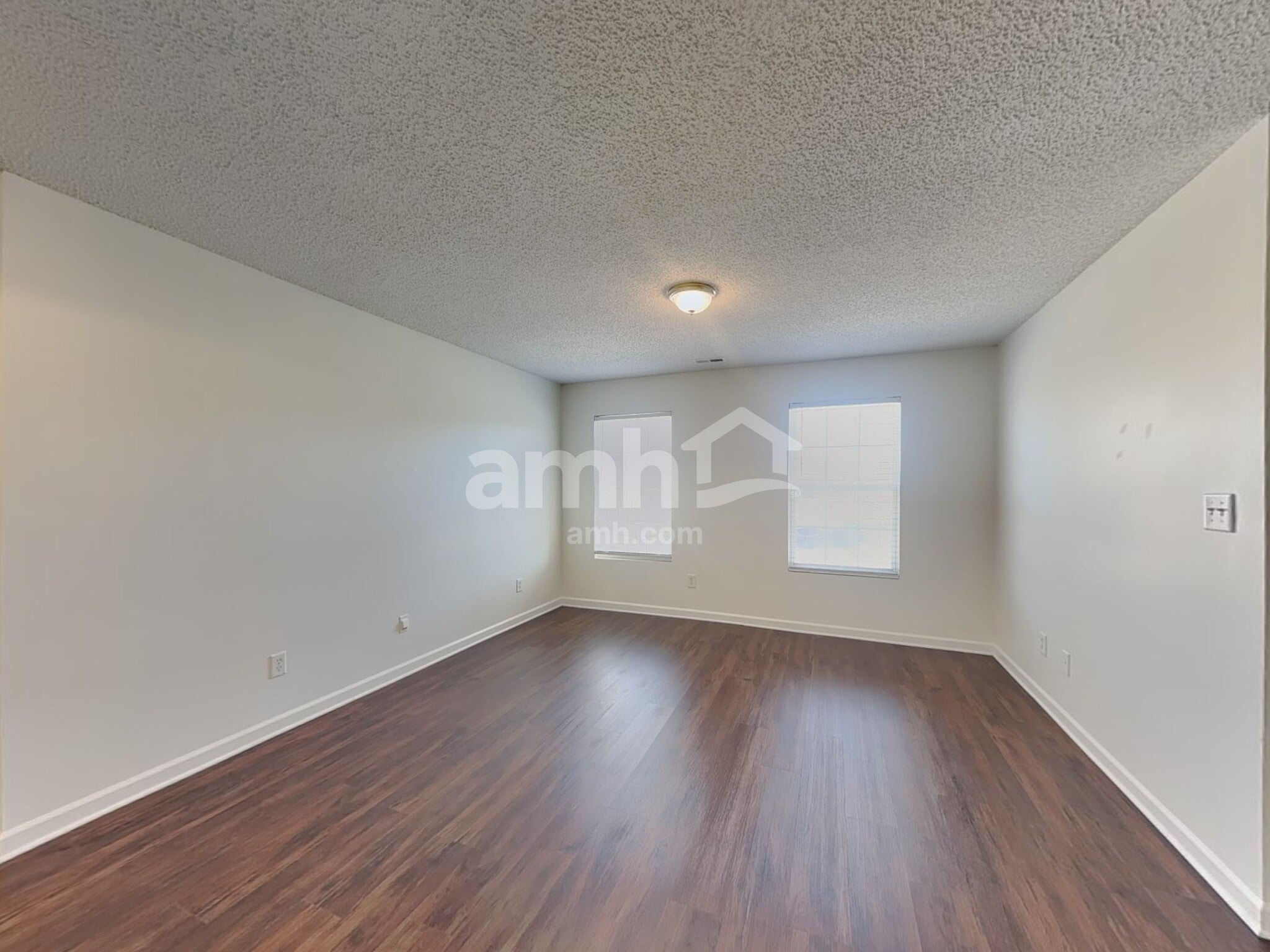 Building Photo - 2521 Highland Park Dr