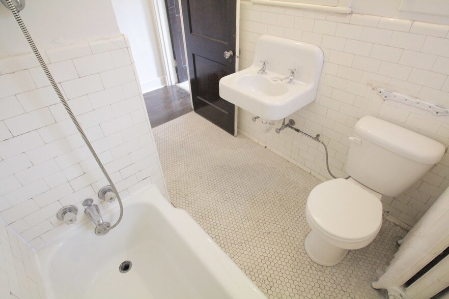 Building Photo - 311 Franklin Ave