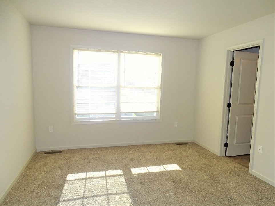 Building Photo - 228 Lakeside Xing