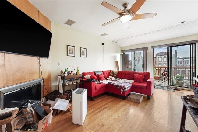 Building Photo - 477 Beacon St