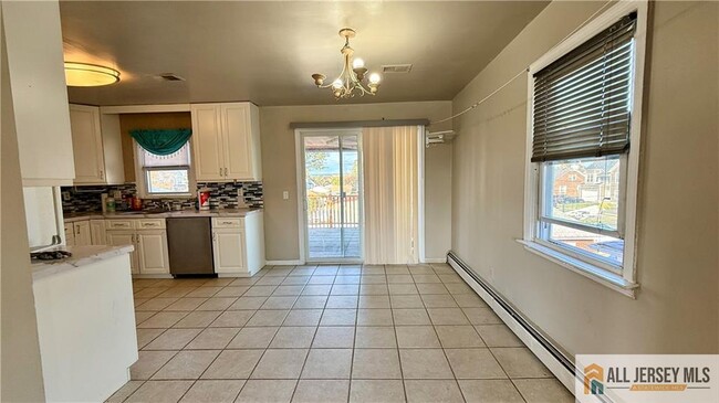 Building Photo - 1340 Roosevelt Ave