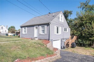 Building Photo - 721 Linwood Dr