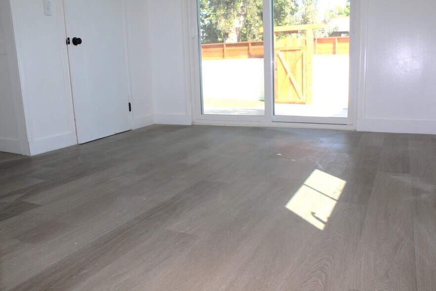 Building Photo - 1037 Pleasantview Ave