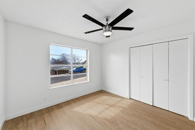 Building Photo - 3408 Dolphin Dr