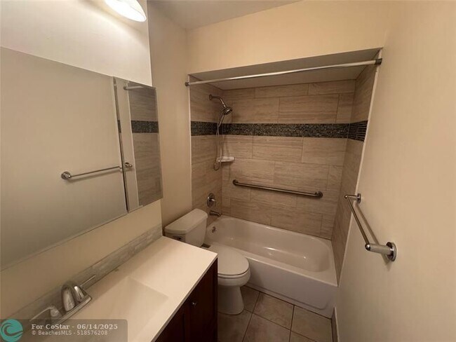 Building Photo - 336 N Birch Rd