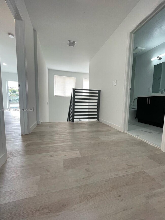 Building Photo - 116 NW 10th St