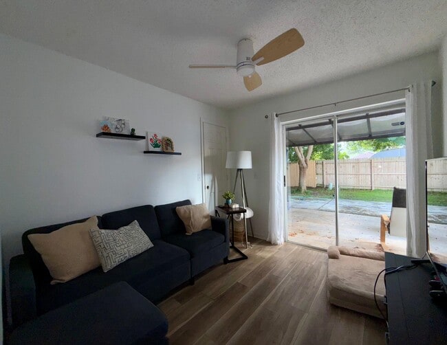 Building Photo - 6912 Long Needle Ct