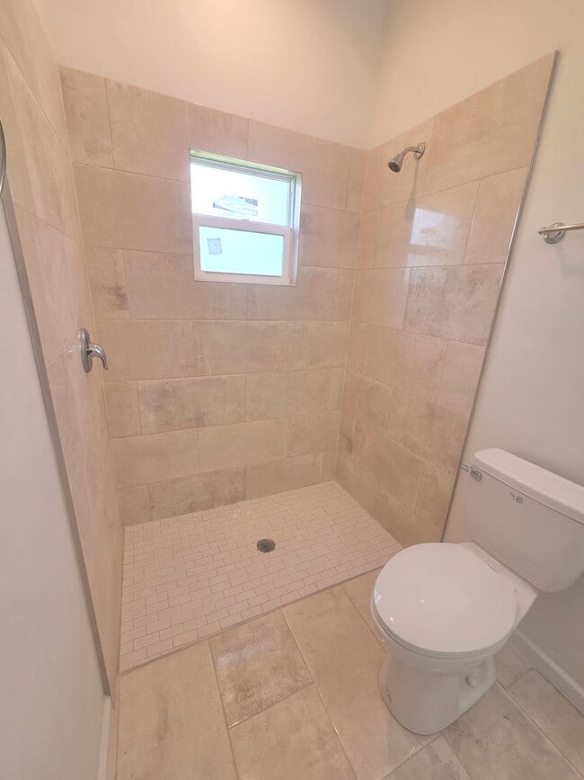 Building Photo - BRAND NEW HOME-2/2/1