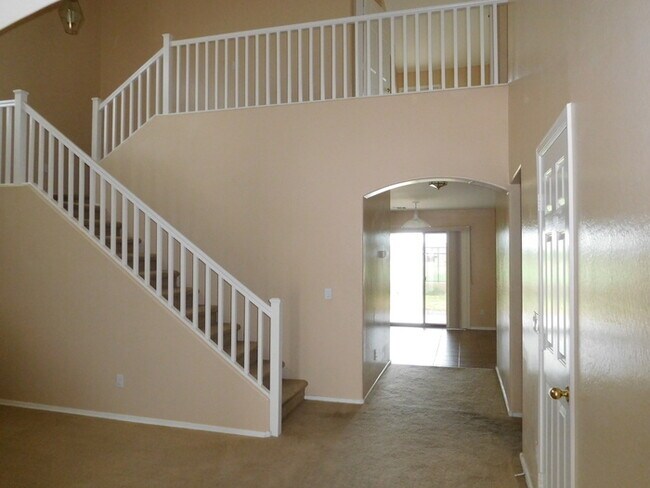 Building Photo - Huge 2700 SFT, Golf-view Community in Villages at Queen Creek!