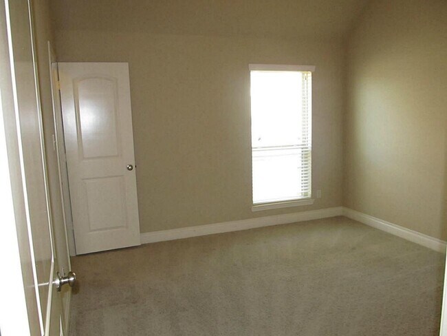 Building Photo - 14104 Green Thicket Dr