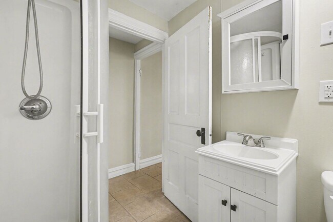 Building Photo - One bed, partially furnished, all utilities included