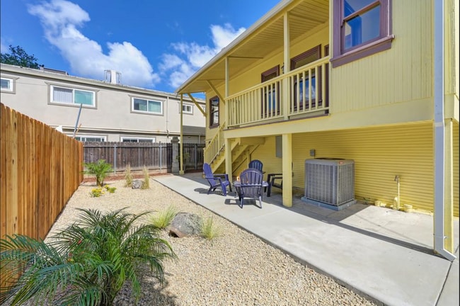Building Photo - Charming Craftsman Bungalow with Full Base...