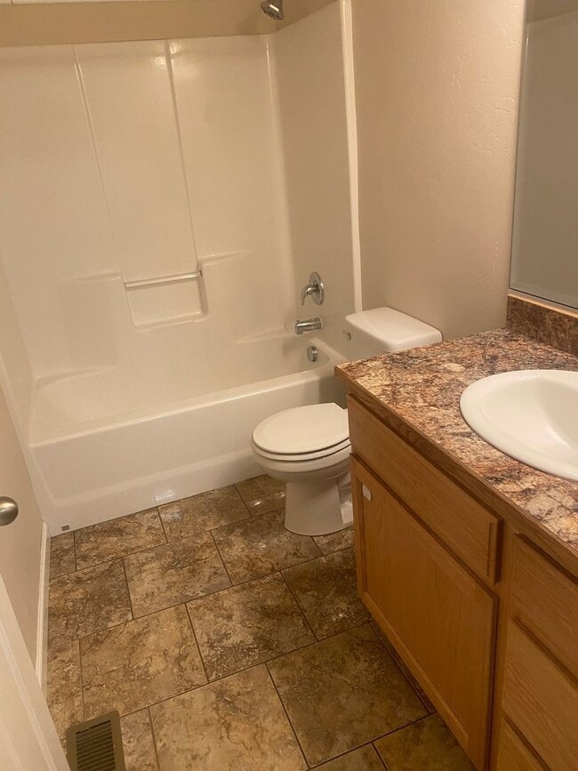 Building Photo - 510 Harbor View Dr