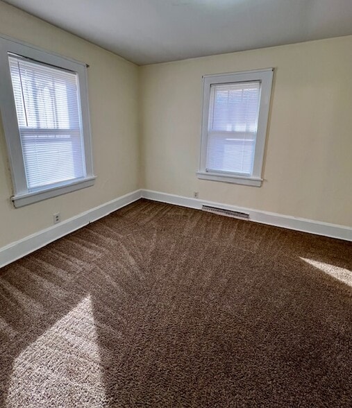 THREE Bedrooms - 1325 W Elm St