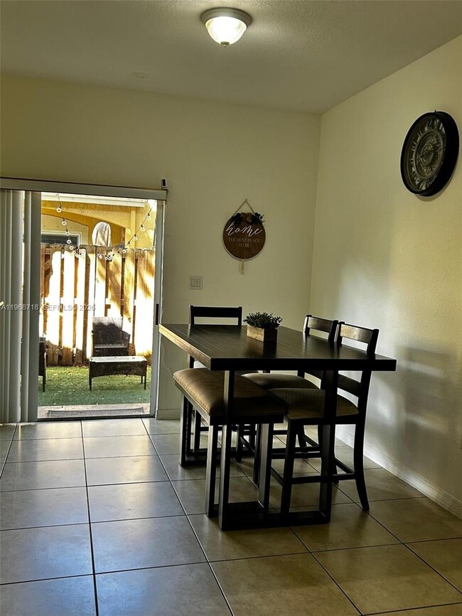 Building Photo - 10775 NW 83rd Terrace