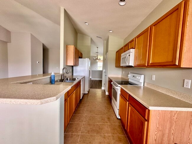 Building Photo - 3900 Playa Del Sol Dr