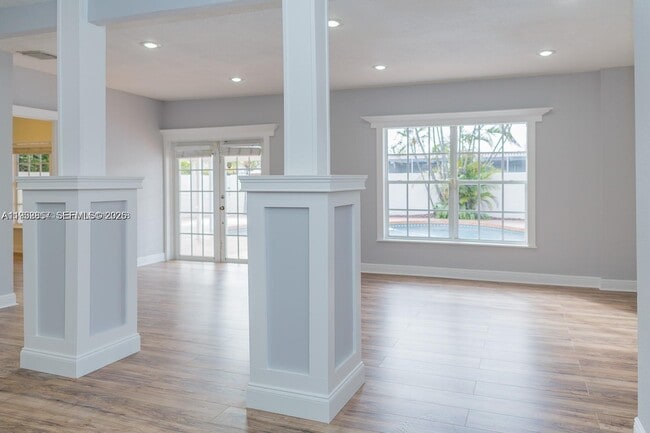 Building Photo - 5520 Hayes St