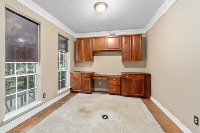 Building Photo - 905 Carriage Hills Blvd