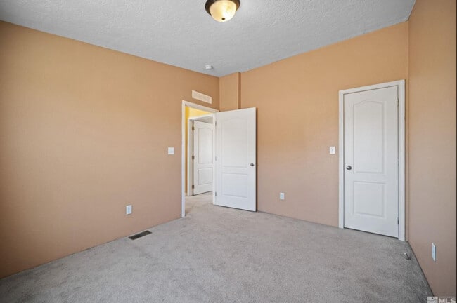 Building Photo - 5185 Buffalo Dr