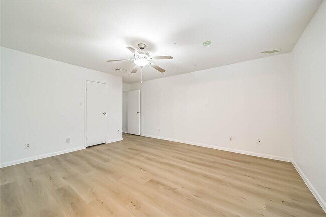 Building Photo - 9850 Pagewood Ln