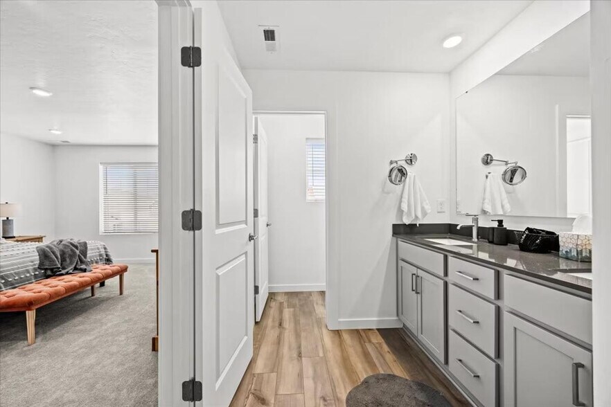 Building Photo - 187 N Nursery Ave