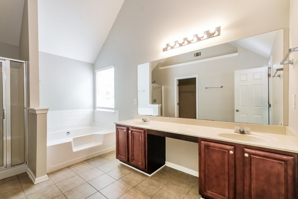 Building Photo - 4940 Hopewell Manor Dr