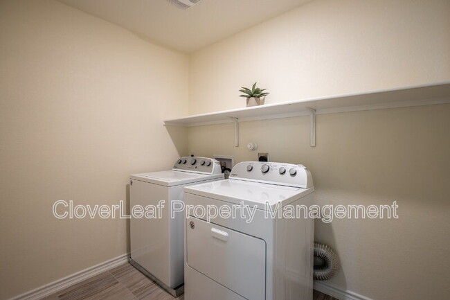 Building Photo - 571 Pebble Bend