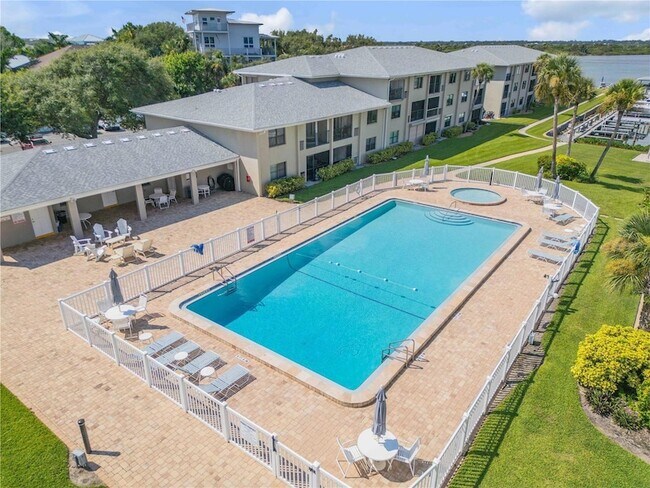 Building Photo - 2100 N Peninsula Ave