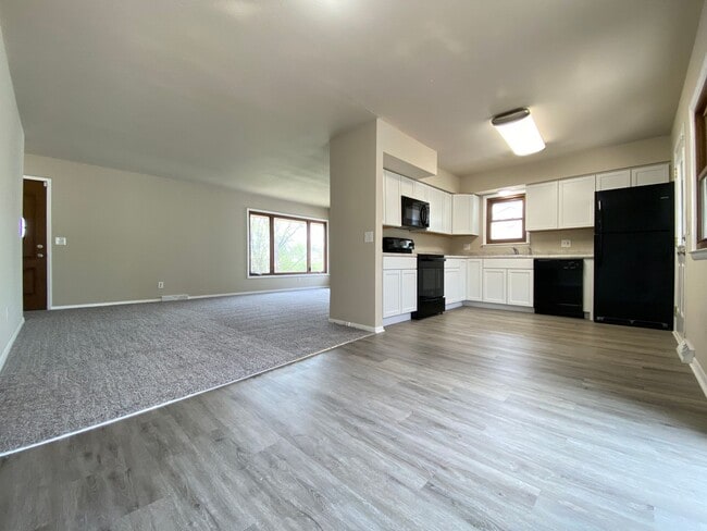 Building Photo - 3 Bedrooms 2 Full Bathrooms Finished Basem...
