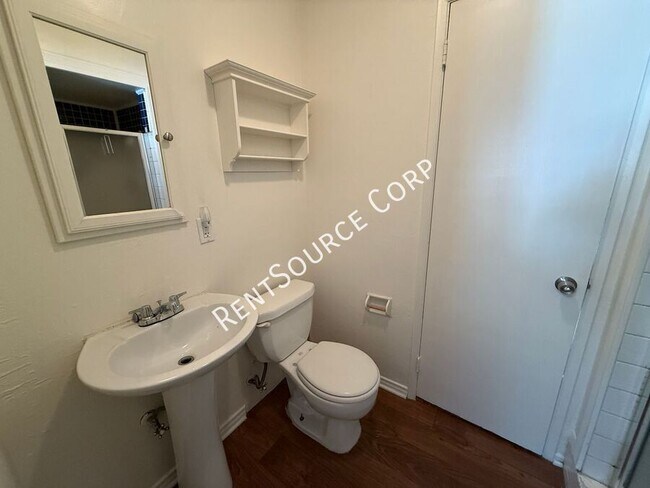 Building Photo - 44415 Lowtree Ave