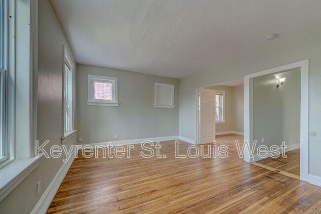 Building Photo - 3953 Tholozan Ave