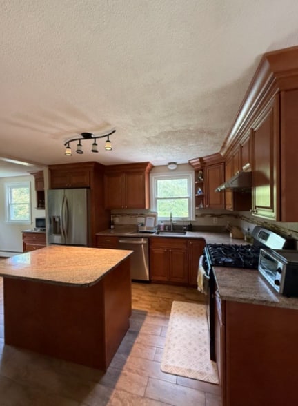 Building Photo - 72 Grassland St