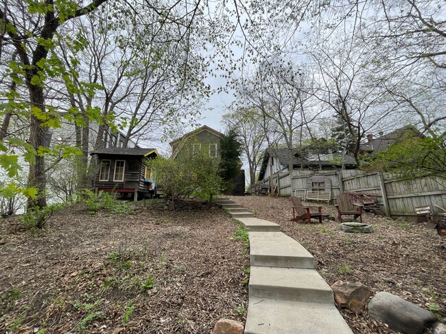 Building Photo - 4 Bed Home in Hidden OASIS!