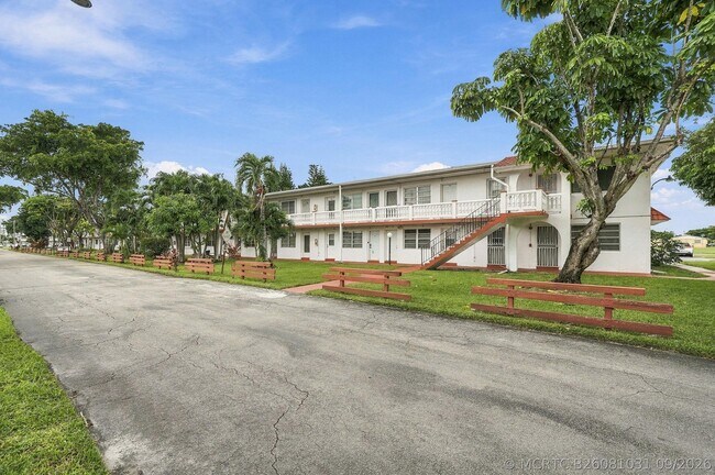 Building Photo - 175 NE 203rd Terrace