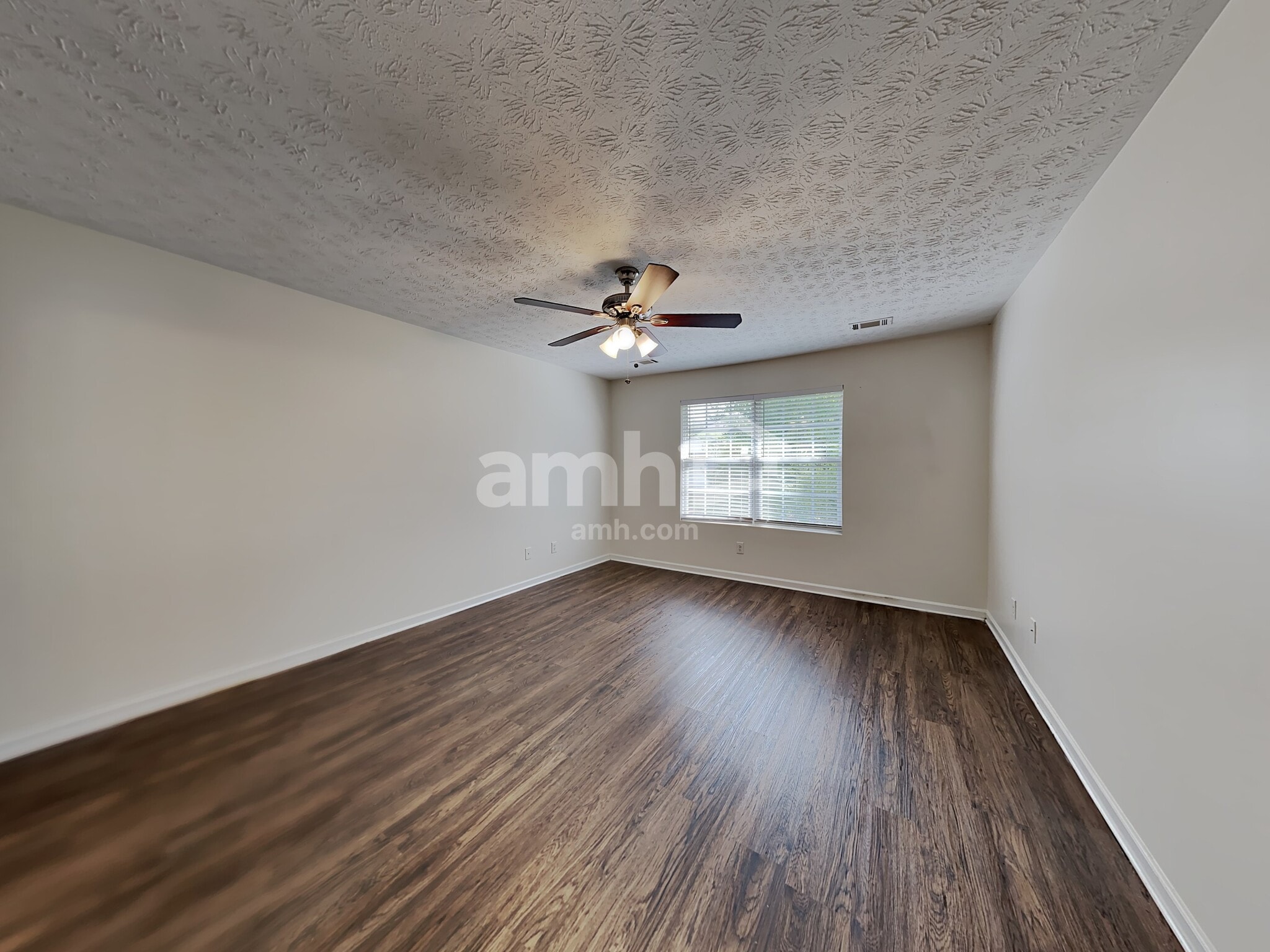 Building Photo - 910 Harbins View Dr