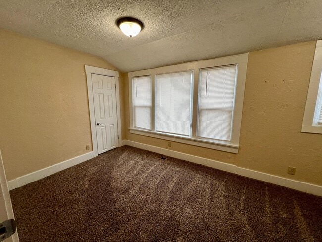 Building Photo - 1642 Miller Ave