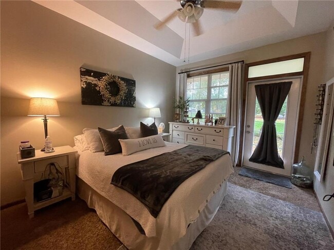 Building Photo - 27 5th St