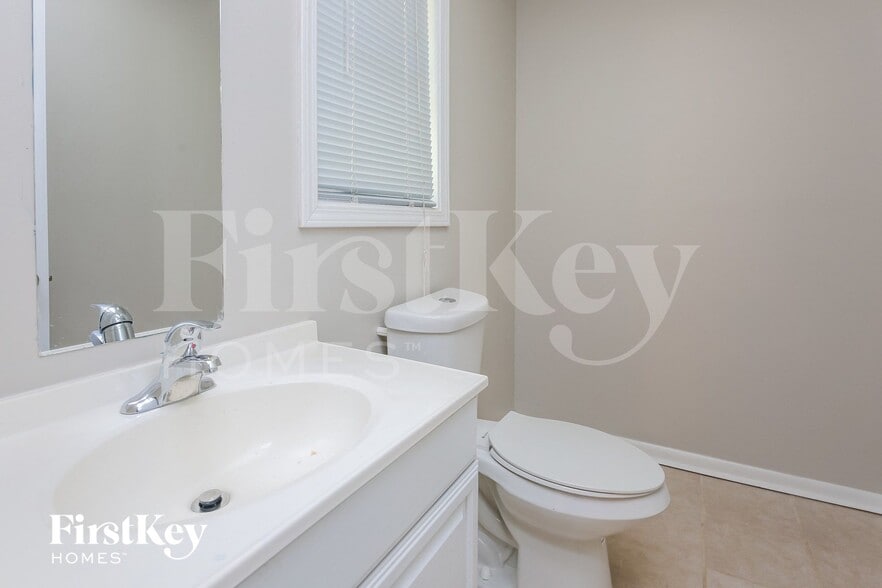 Building Photo - 2639 Windmere Dr NW