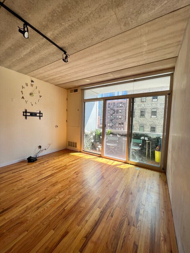 Building Photo - 630 N Franklin St