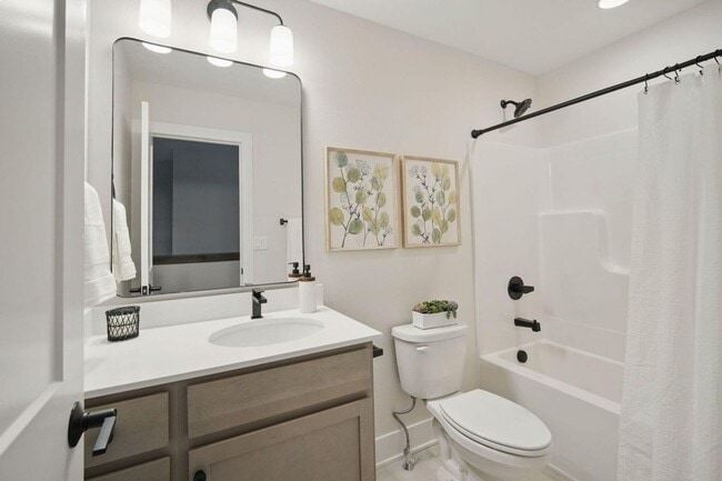 Building Photo - 3 Bedroom Townhome Available November 5th, 2025!