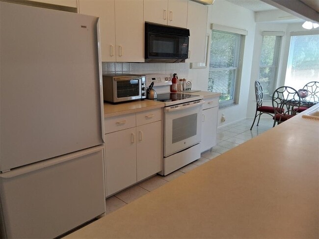 Building Photo - 9142 Cotswald Way