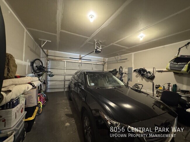 Building Photo - 8056 Central Park Way