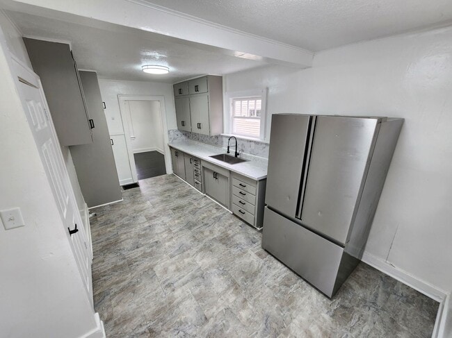 Building Photo - Cozy 3-Bedroom Home in Lima, OH – $1395/Mo...